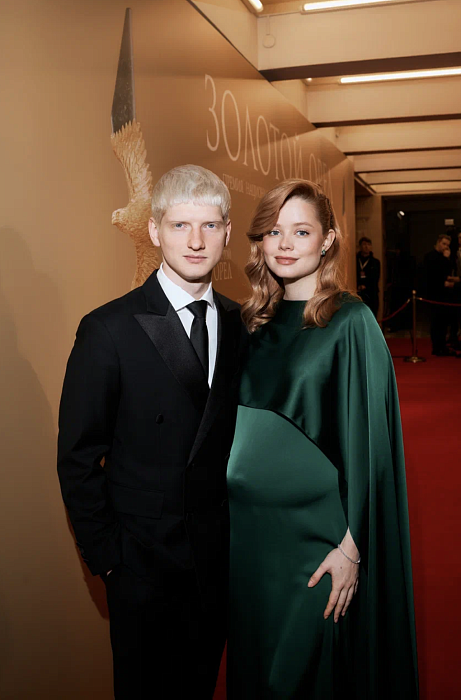 Святослав Рогожан и Мила Ершова в Luspoyt и украшениях Mercury из коллекций Color и Classic фото № 11