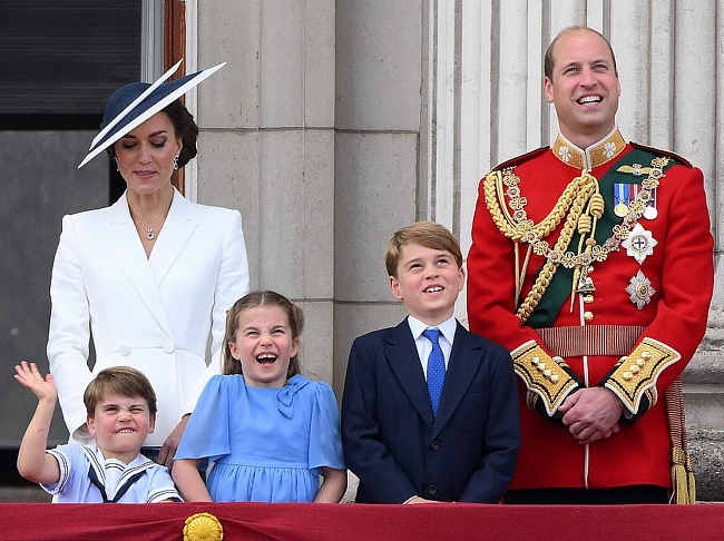 Кейт Миддлтон и принц Уильям с детьми на праздновании платинового юбилея правления королевы Елизаветы II, июнь 2022 года фото № 2