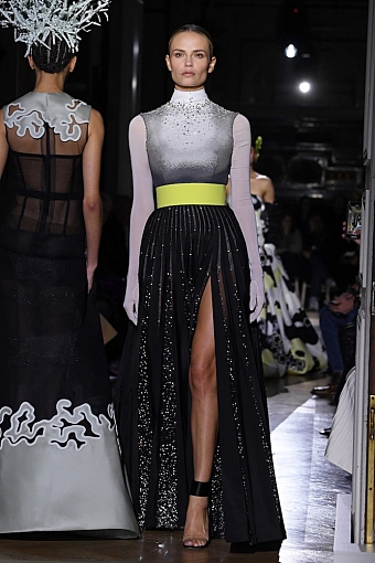 Платья мечты: как прошел показ Valentino Haute Couture весна-лето 2020 фото № 29