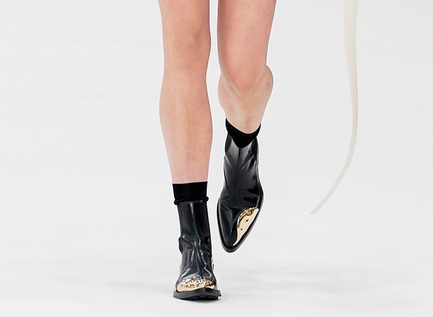 По мнению Jil Sander, обувь с острым мысом снова в моде