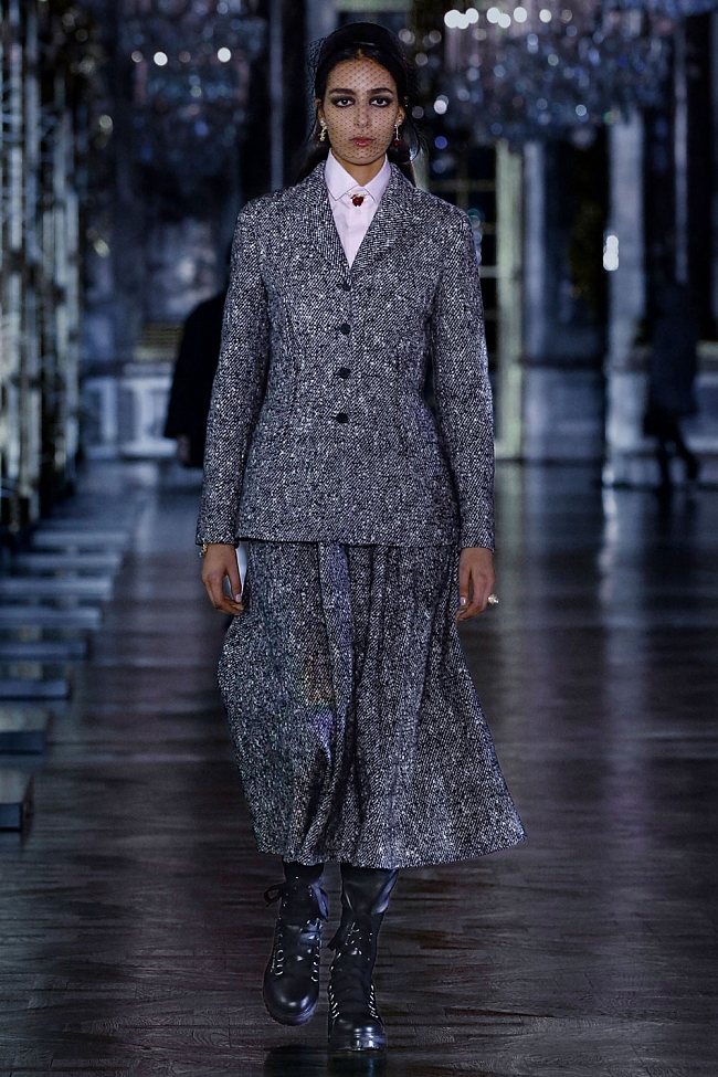 Плиссированная юбка в коллекции Dior осень-зима 2021/22 фото № 2