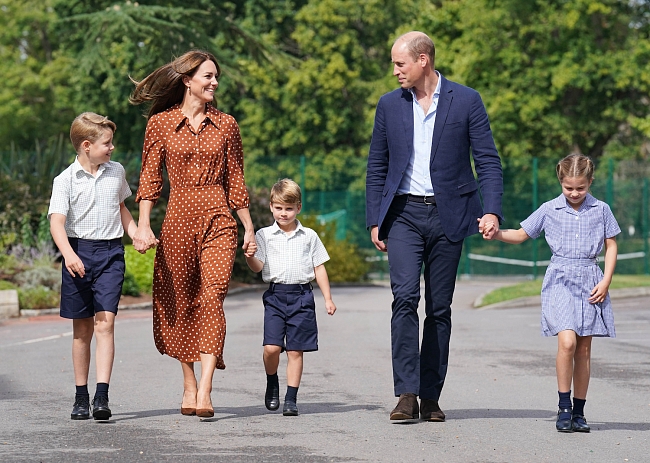 Кейт Миддлтон и принц Уильям провожают детей в школу фото № 2