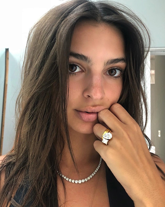 Эмили Ратаковски показала помолвочное кольцо спустя 4 месяца после свадьбы фото № 1