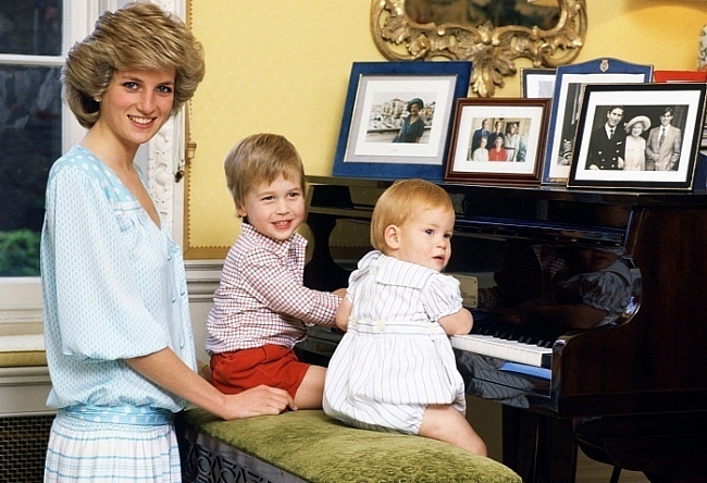 Принцы Уильям и Гарри с принцессой Дианой, 1985 фото № 5