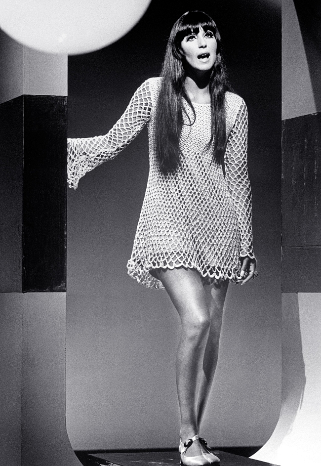 Шер по время съемок шоу Cher Bono, 1967 год фото № 1