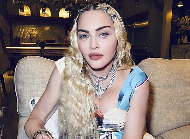 Обесцветила брови и перекрасила волосы: Мадонна снова сменила имидж
