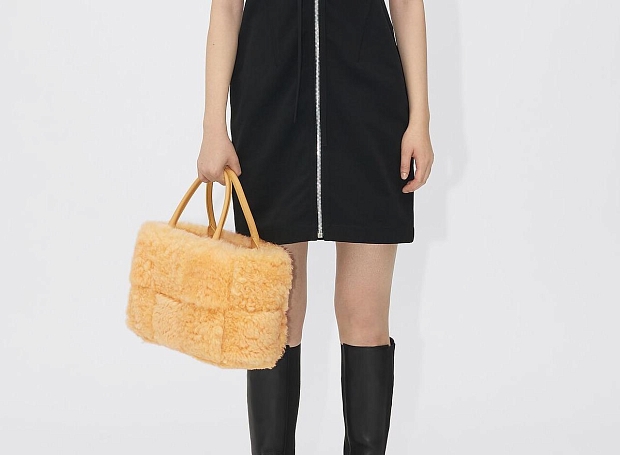 В Москве уже можно купить самую модную осеннюю сумку Bottega Veneta