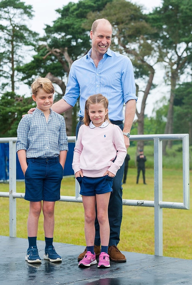 Принц Уильям с принцем Джорджем и принцессой Шарлоттой, 2021 год фото № 7