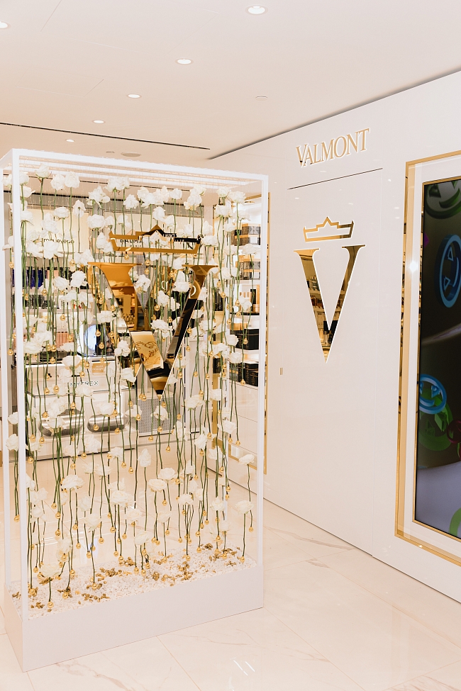 Бьюти-дайджест: открытие корнера Valmont в ЦУМе, новогодние ароматы свечей Zielinski & Rozen и новый аппарат в Swiss Beauty Clinic фото № 2