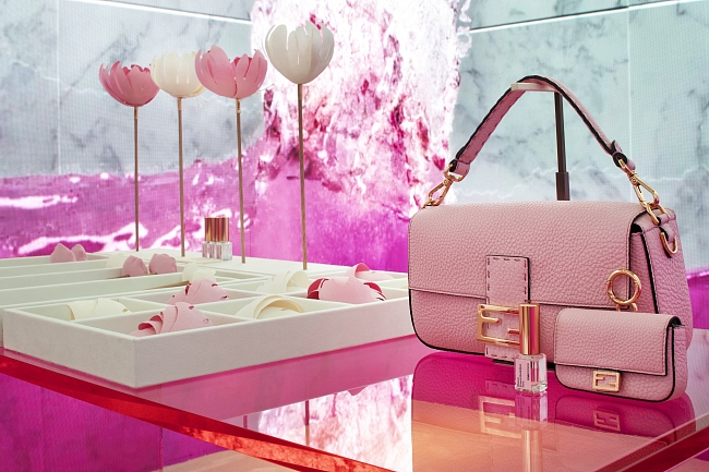 Fendi представили новую парфюмированную сумку Frenesia Pink фото № 2
