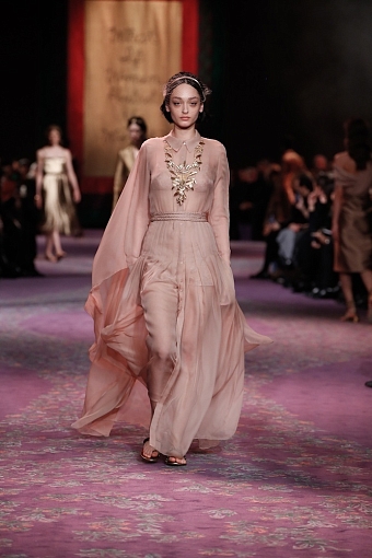 «Что если бы женщины правили миром»: коллекция Christian Dior Haute Couture весна-лето 2020 фото № 5