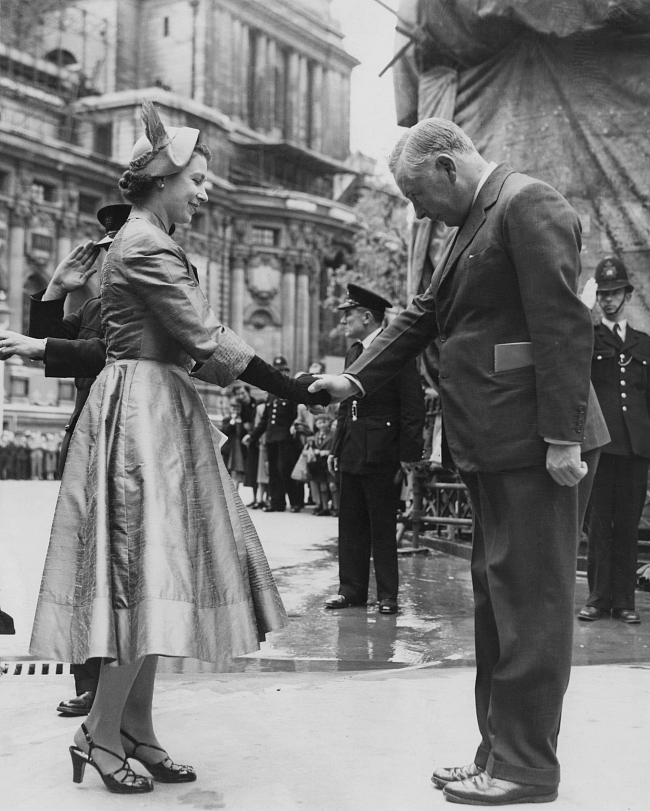 Елизавета II на репетиции коронации в Вестминстерском аббатстве, 22 мая 1953 года. фото № 1