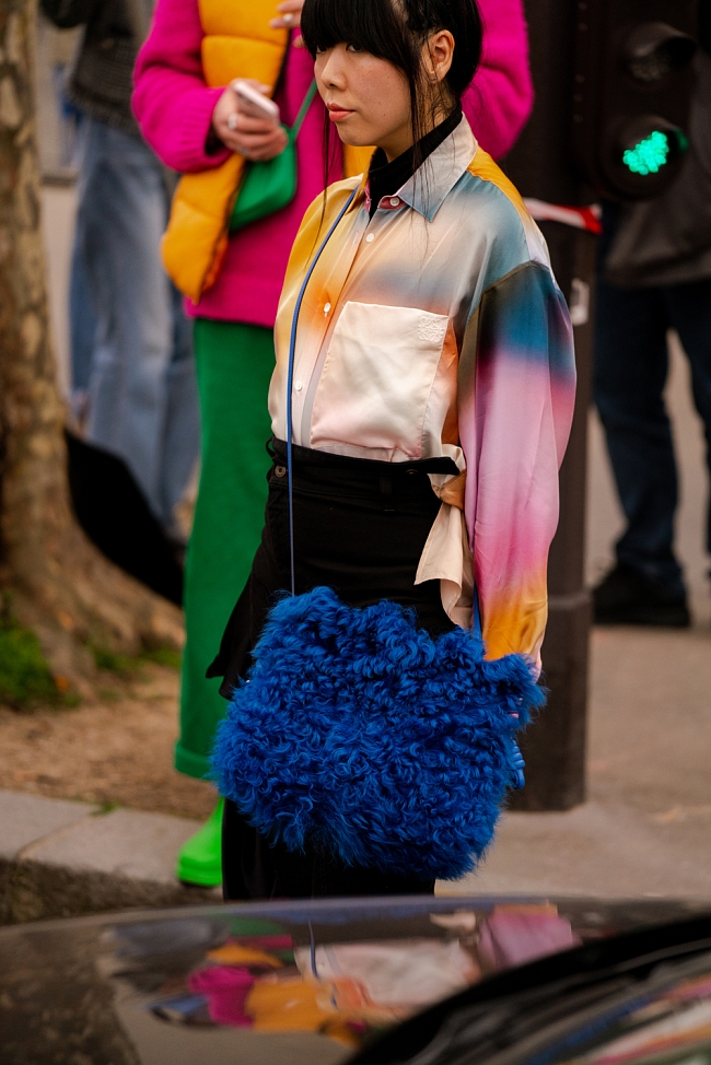 Стритстайл на Неделе моды в Париже осень-зима 2022/23 фото № 32
