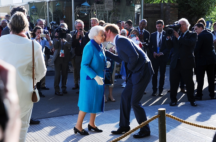 Принц Гарри и Елизавета II, 2015 фото № 5