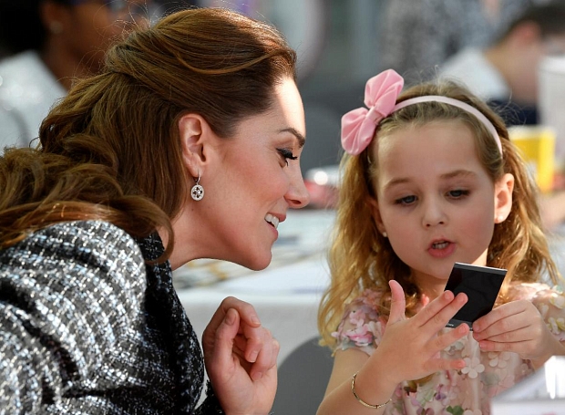 Кейт Миддлтон в Dolce & Gabbana посетила детскую клинику