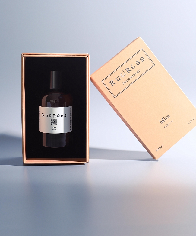 Бьюти-дайджест: тревел-косметичка Romanovamakeup, коллаборация [comfort zone] х FRESA, сыворотка с экзосомами Artleo и другие новости из мира красоты фото № 8
