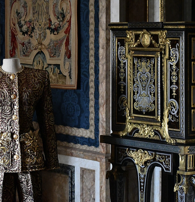 Фрагмент экспозиции Louvre Couture, экспонат Givenchy фото № 8