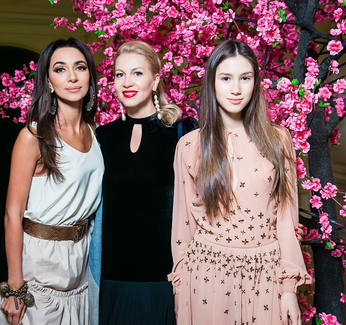 елена лядова и владимир вдовиченков на показе twinset milano в гуме фото № 1 Зара, Екатерина Одинцова и Дина Немцова фото № 1