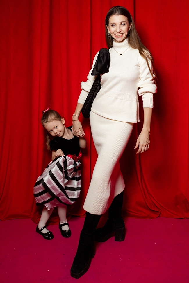 Анна Тихомирова с дочерью фото № 3