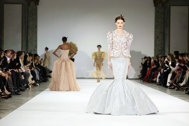 Как прошел показ новой коллекции YANINA Couture SS’2026 фото № 1