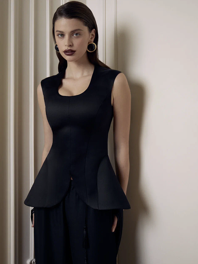 Fashion-дайджест: новогодняя коллекция «Хохлома», ASKENT х LUDA NIKISHINA и другие новости фото № 9