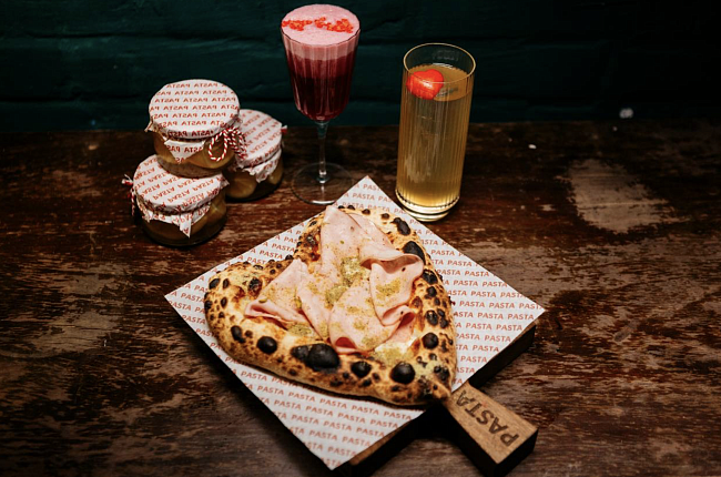 Гастро-неделя: обновление ресторана «ТЭМУ», открытие MAMA ROASTA и винный моноужин Mantra Estate в «Огородниках» фото № 11