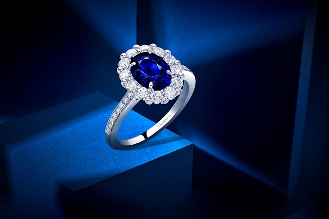 Garrard выпустили коллекцию, вдохновленную помолвочным кольцом принцессы Дианы фото № 1