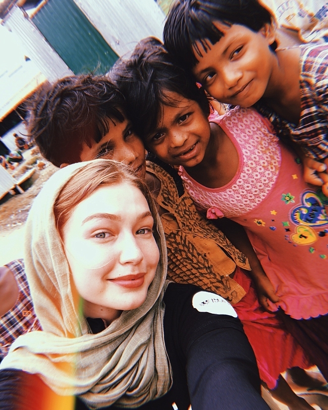 Джиджи Хадид прилетела с благотворительной миссией в Бангладеш фото № 1