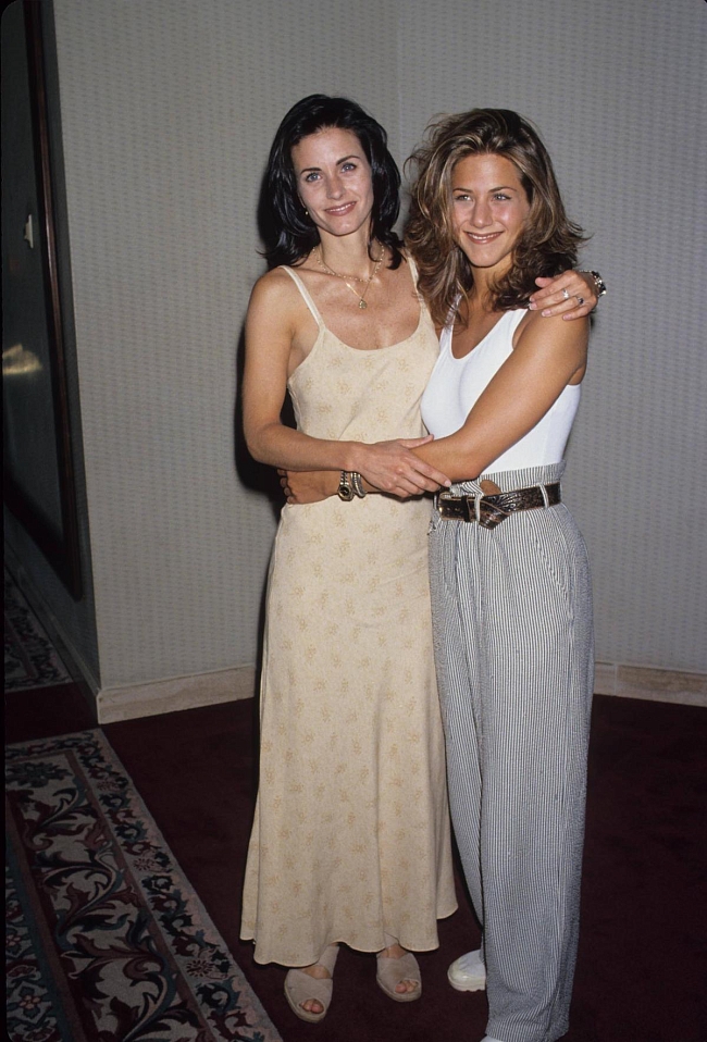 Кортни Кокс и Дженнифер Энистон, 1994 год фото № 2