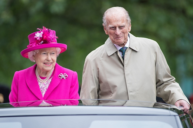 Королева Елизавета II и принц Филипп сделали прививки от коронавируса фото № 1