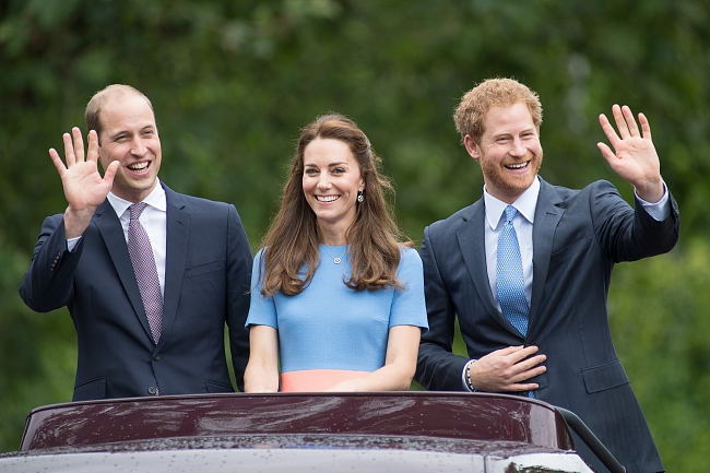 Принц Уильям, Кейт Миддлтон и принц Гарри, 2016 фото № 3