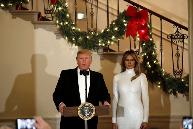 Роскошная Мелания Трамп на рождественском балу в Белом доме фото № 3