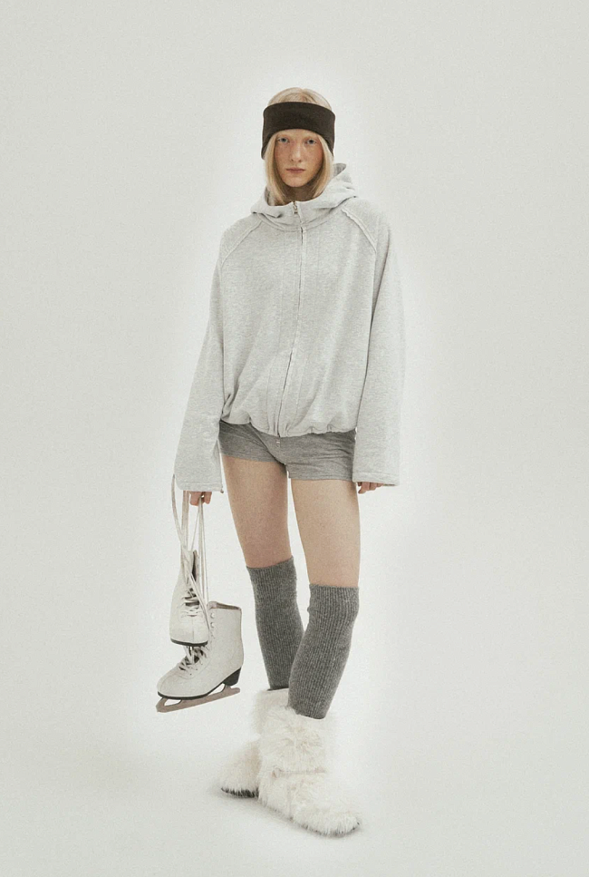 Fashion-дайджест: коллекция Kalmanovich Holiday, новогодний дроп Qari Qris и другие новости фото № 14