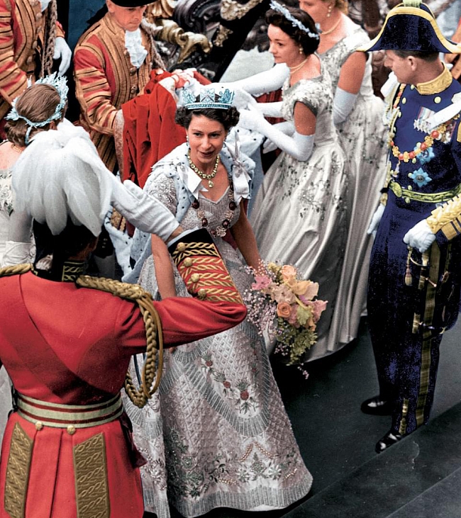 Елизавета II в день своей коронации фото № 4