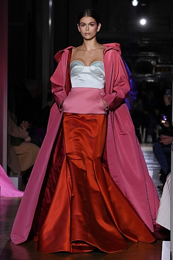 Платья мечты: как прошел показ Valentino Haute Couture весна-лето 2020 фото № 30