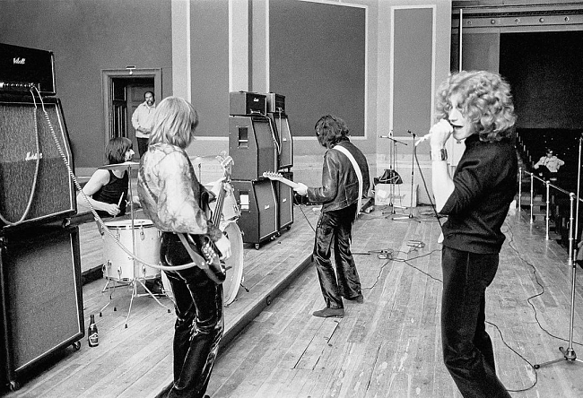 плейлист недели: культовые треки led zeppelin, которые навсегда останутся в истории музыки фото № 4 @ledzeppelin фото № 4