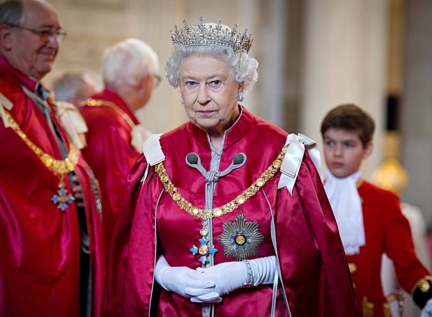 Елизавета II отменила все официальные визиты из-за коронавируса