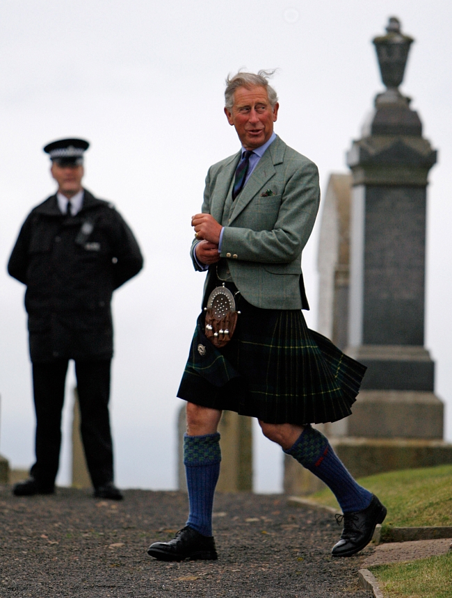 Принц Чарльз выполняет обязанности герцога Ротсейского в Шотландии фото № 4