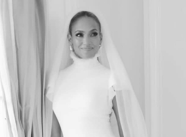 Дженнифер Лопес наконец показала свое роскошное свадебное платье, а бренд Ralph Lauren рассказал историю его создания 