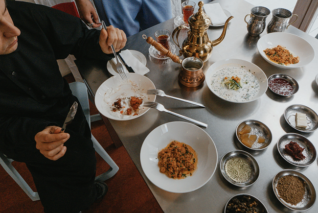 Гастро-неделя: открытие BUS hand roll bar, KofftaXBoza x Krivokolenny9s3 и обновление барной карты в Bijou фото № 3