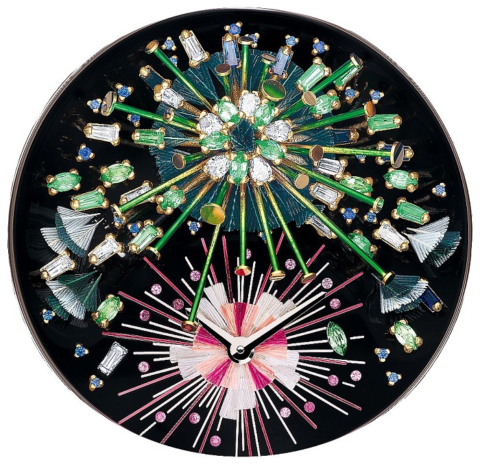 Циферблат часов Dior Grand Soir Feux d'Artifice N° 8 украшен бриллиантами, гранатами, цаворитами, желтым золотом, сапфирами и перьями фото № 11