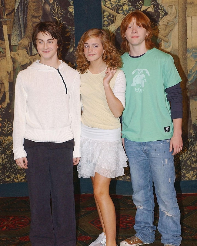 Дэниел Рэдклифф, Эмма Уотсон и Руперт Гринт в 2004 году фото № 2
