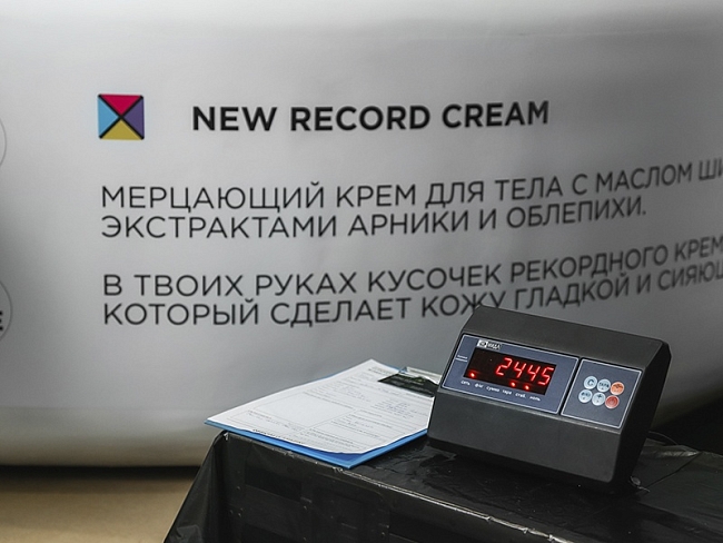 Компания Mixit выпустила самую большую банку крема для тела в мире фото № 2