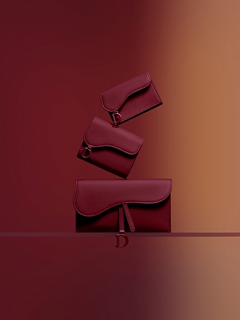 Dior представили коллекцию сумок и аксессуаров Ultra-Matte фото № 1