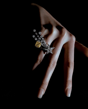 Кольцо Comète Infinie из белого золота с бриллиантами и одним желтым бриллиантом фото № 8