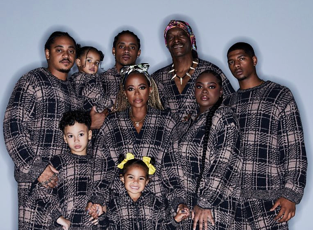 Семейная фотосессия: Снуп Дог и его семья стали новыми героями рождественской кампании Skims