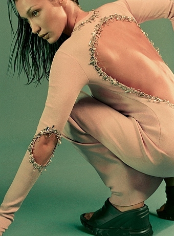 Посмотрите на Кендалл Дженнер и Беллу Хадид в первой рекламной кампании Мэтью Уильямса для Givenchy фото № 1