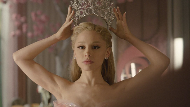 Ариана Гранде в фильме "Злая" фото № 7