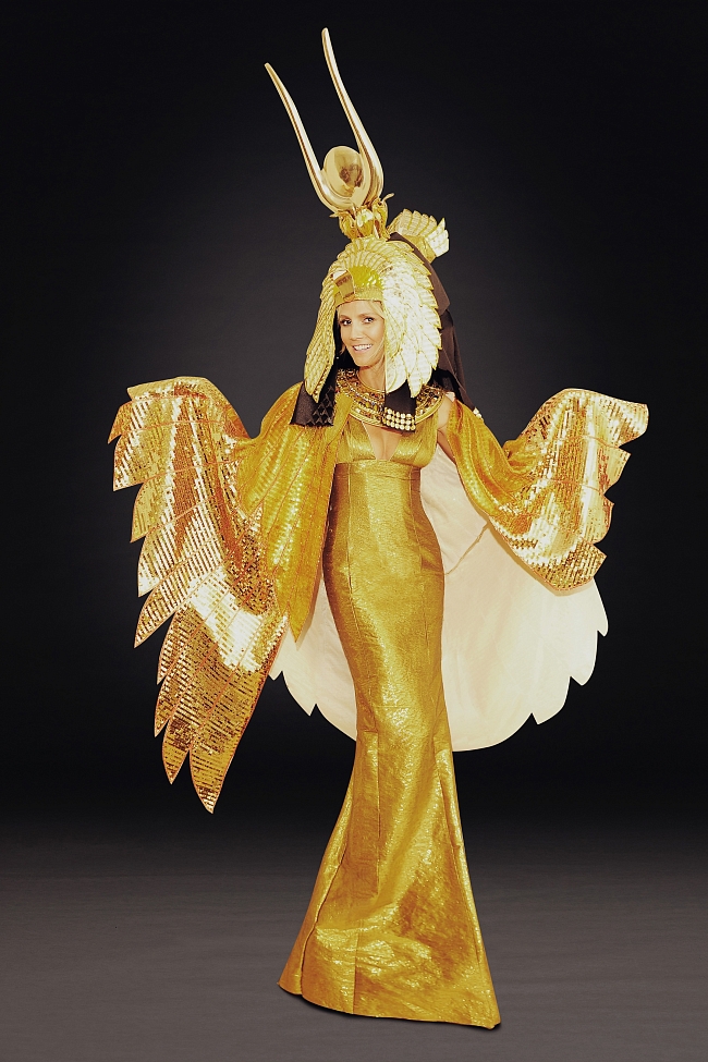 Королева Хэллоуина: самые необычные костюмы Хайди Клум фото № 3