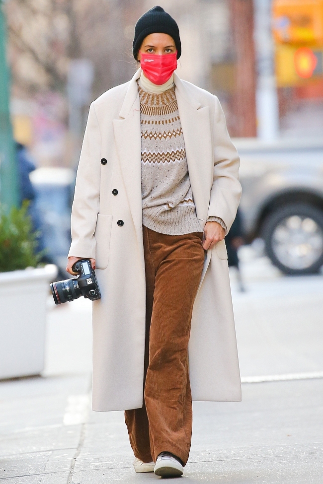 Кэти Холмс в пальто Mango в Нью-Йорке, 2021 фото № 1